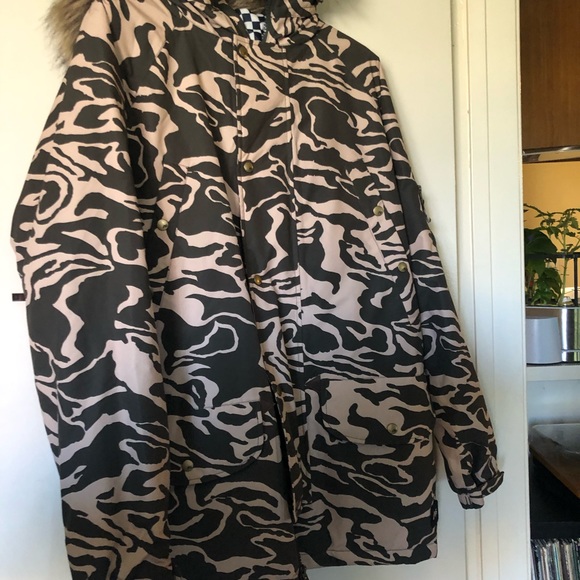 Burton camo winter coat super warm and cozy! - Picture 9 of 10